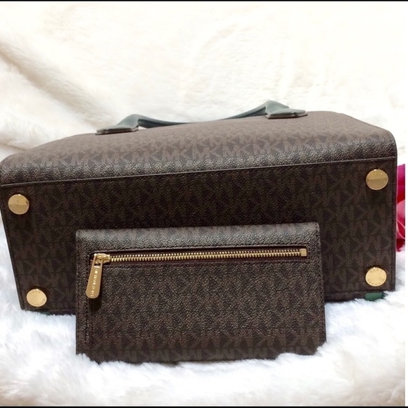 Michael Kors Montgomery Large Satchel & Wallet - Picture 4 of 5